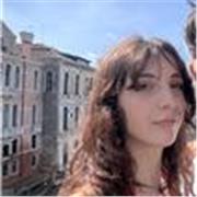 Studentessa universitaria di lingue con B2 in inglese e francese offre lezioni di lingua e materie umanistiche