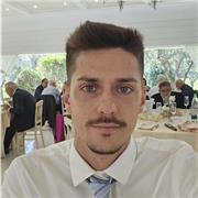 Laureato in Economia, insegno matematica a tutti i livelli: scuola primaria e secondaria di 1° e 2° grado.