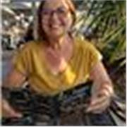 Professeure de français donne cours d'orthographe,de conjugaison, littérature, soutien scolaire et aide aux devoirs.