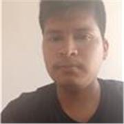 Profesor de programación ofreciendo clases a niños ,adolescentes y adultos