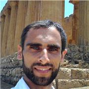 Laureato in Lettere moderne insegna italiano storia e geografia nelle scuole Medie. Incluso insegnamento a persone con Disabilità