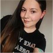 Licenciada graduda en Artes Visuales e inglés