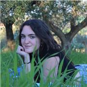 Studentessa di giurisprudenza, diplomata al liceo classico ,offre ripetizioni di materie umanistiche e inglese, anche aiuto compiti
