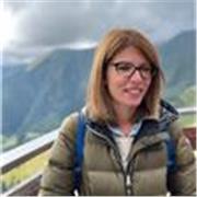 Diplomata magistrale e dottoressa in lettere impartisce lezioni di italiano e latino per la scuola secondaria