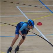 Profesora de patinaje apta para todas las edades y niveles.
