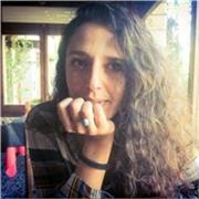 Profesora de francés, hablante nativa, especializada en la enseñanza a principiantes. 