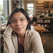 Native du Costa Rica, je propose un espagnol clair et accessible, adapté aux apprenants de tous niveaux et de tous âges.