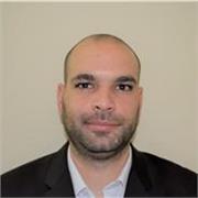 Soy muy dedicado a la hora de preparar una clase, trato de pensar muy bien en el tema y en el alumno que va a recibir la clase