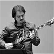 Clases por profesor titulado superior en la especialidad de guitarra de jazz
