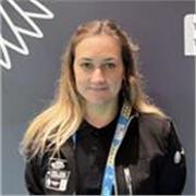 Maestra de educación primaria y psicopedagoga. Me gusta atender las necesidades de todos mis alumnos y por ello estoy especializada en inglés, música, pedagogía terapéutica y audición y lenguaje.
