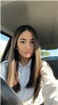 Ragazza di 18 anni impartisce lezione di italiano a bambini e ragazzi stranieri. lavoro svolto da 1 anno
