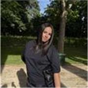 Profesora joven de Ciencias generales e geografía/historia ESO