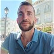 Coach sportif certifié, spécialisé en kick boxing et musculation. 