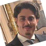 Profesor de inglés apasionado y adaptable, con experiencia enseñando a estudiantes de todas las edades y niveles.