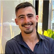 Graduado en Derecho y con 5 años viviendo en Paises Bajos, por lo que ostento un buen nivel de inglés.