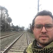 Profesor de comunicación con conocimientos y experiencia en escritura, discurso, redacción y  RRSS