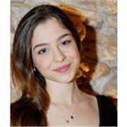 Laureata in Interpretariato e Traduzione specializzata, offre ripetizioni di lingua francese
