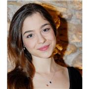 Laureata in Interpretariato e Traduzione specializzata, offre ripetizioni di lingua francese