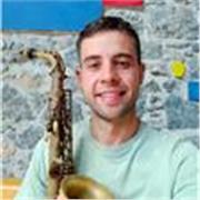 Profesor de Saxofón. Graduado en la especialidad de Jazz. Con experiencia en la docencia. Para todos los niveles
