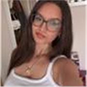 Profesora de inglés apta para dar lecciones a niños de todas las edades, especialmente de primaria, y ESO