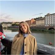 Jóven madrileña recién llegada de Florencia, donde he estado de Au Pair enseñando inglés a unas peques italianas. 
En Madrid