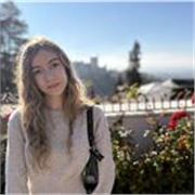 Chica amable y atenta con experiencia como niñera y profesora particular de primaria.