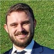 Profesor de Historia, Geografía e Historia del Arte que imparte clases en formato online