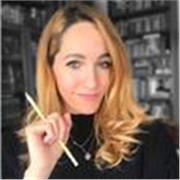Sono autrice di due libri, correggo bozze, editor, creo copertine, gestisco la promozione dei libri e l’organizzazione degli eventi di promozione, facendo anche da presentatrice agli stessi. Attraverso le mie lezioni ti guiderò verso la pubblicazione del 