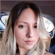 Diseñadora gráfica que imparte clases de asignaturas relacionadas con el diseño gráfico