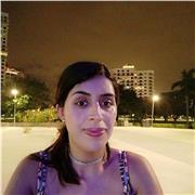 Profesora de creatividad e innovación imparte clase para todas las edades