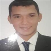 administrador con mucha energia en compartir sus conocimientos a estudiantes de todas las edades