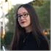 Estudiante universitaria imparte clases de inglés a niños de primaria