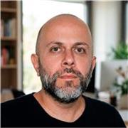 Professor de game design com especialização em design de cenários e personagens