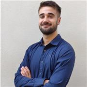 Professeur particulier qui peut enseigner l'analyse de texte en français, ou opérer un soutient en histoire