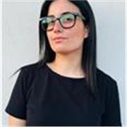 Insegno materie umanistiche a bambini e ragazzi con entusiasmo e metodi personalizzati.