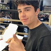 Diplomato al Liceo Classico, studente di Architettura