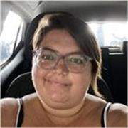 Soy educadora social y marketer. Me dedico precisamente a combinar esos dos mundos para ayudar a personas, empresas y profesionales autónomos a mejorar sus vidas y sus carreras profesionales adquiriendo habilidades sociales, comunicativas y técnicas.
