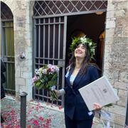 Sono una ragazza laureata nel corso di lettere con buone competenze nella lingua italiana (grammatica e letteratura), latina ed inglese. Mi reputo una persona empatica, in grado di alleggerire le discipline in cui alcuni sono in difficoltà, aiutandoli sec