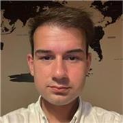 Profesor de español con ocho años de experiencia, certificado ELE, y formación en Derecho. Clases adaptadas para todas las edades