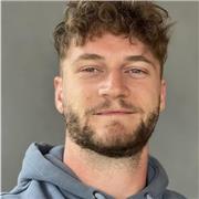 Offro ripetizioni di matematica da quando ho 17 anni, ho insegnato in un istituto tecnico. Ottimo rapporto con gli studenti