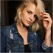 Professora de língua portuguesa com experiência em português e literatura para alunos do 6 ano ao 3 ano do Ensino Médio