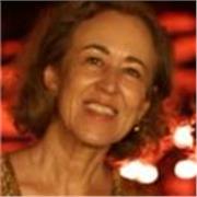 Como professora de apoio escolar (Schoolroom) especializada em Português.