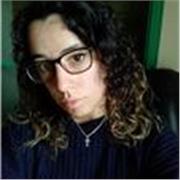 Estudiante de matemáticas da clases a estudiantes de secundaria