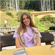 Sono laureata in scienze filosofiche e dell’educazione, e laureanda in scienze pedagogiche. Offro lezioni online e anche in presenza (dipende dalla zona) di italiano, filosofia e storia!