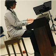 Soy maestro de piano para todas las edades, también doy clases de teoría musical básica