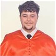 Profesor de Derecho recién graduado, con conocimientos frescos.