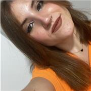 Estudiante de Educación Social, por lo que puedo dar clases especiales a personas dependientes.