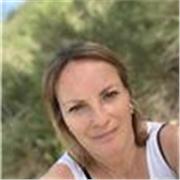 Profesora nativa británica cualificada TEFL con más de 3 años de experiencia en la enseñanza de inglés online.