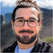 Profesor titulado con formación en biología, ciencia y tecnología de los alimentos, y procesos industriales alimentarios