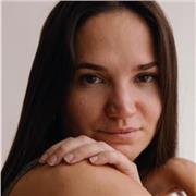 Entrepreneure dans l'âme j'apprends et j'enseigne du développement personnel au marketing en passant par le français et la bio